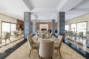 thumbnail: Bar (on property)