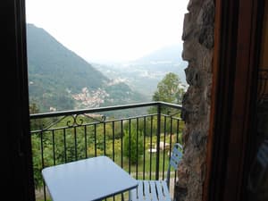 thumbnail: Exterior detail