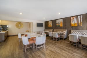 thumbnail: Breakfast area
