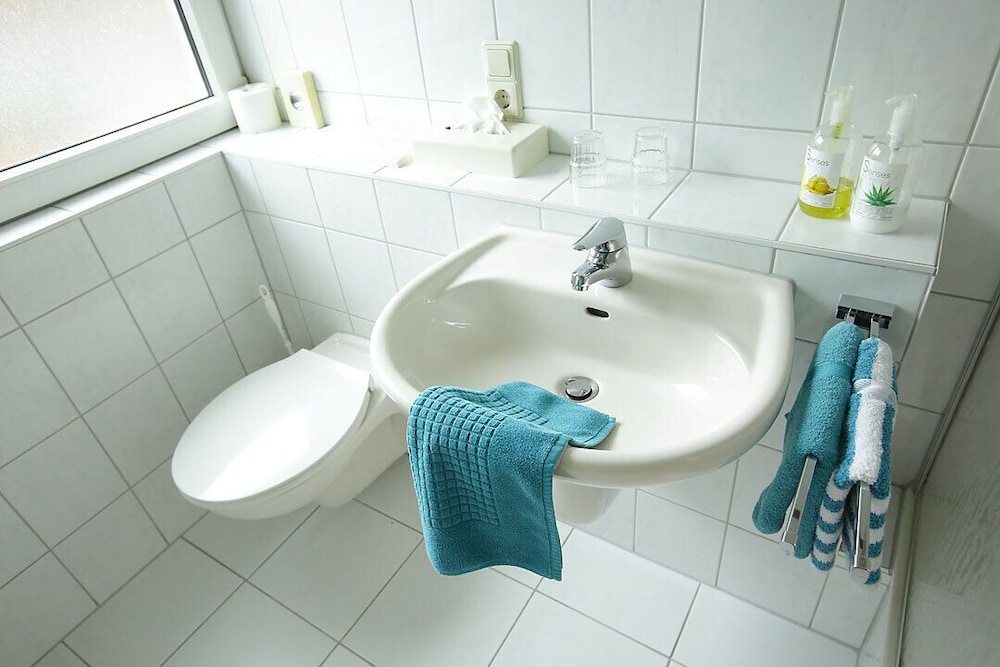 Bathroom sink