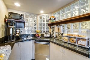 thumbnail: Breakfast area