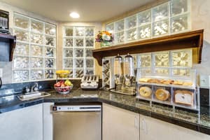thumbnail: Breakfast area
