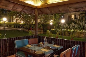 thumbnail: Outdoor dining