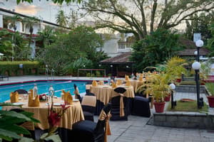 thumbnail: Outdoor dining