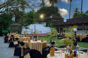 thumbnail: Outdoor dining