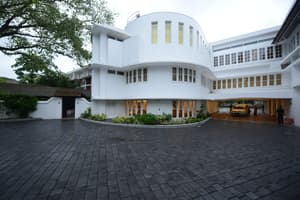 thumbnail: Front of property