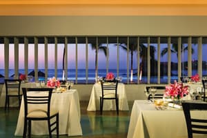 thumbnail: Outdoor dining
