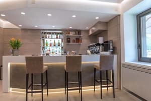 thumbnail: Bar (on property)