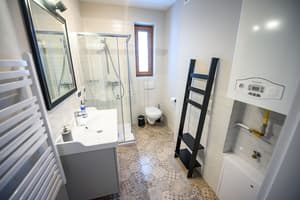 thumbnail: Bathroom shower