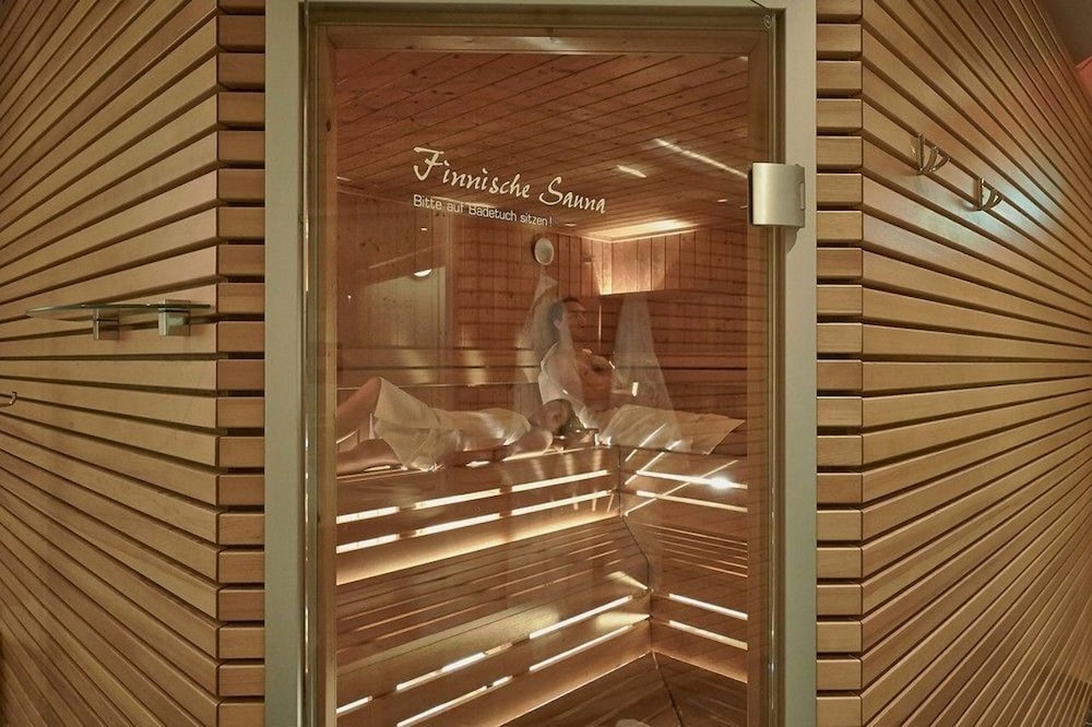 Swimming pool-spa