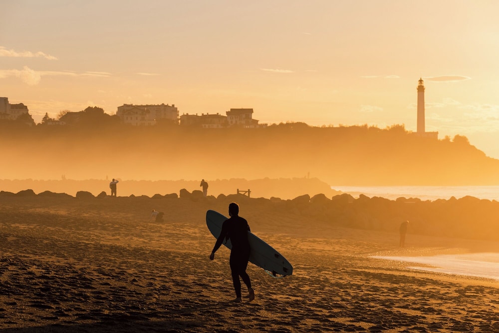 Surfing/boogie boarding