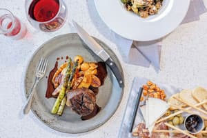 thumbnail: Restaurant