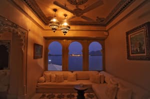 thumbnail: Bar (on property)