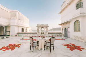 thumbnail: Outdoor dining