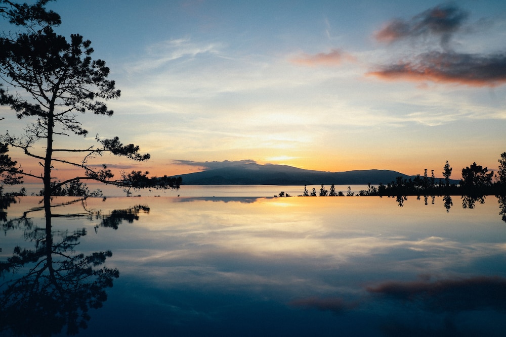 Infinity pool