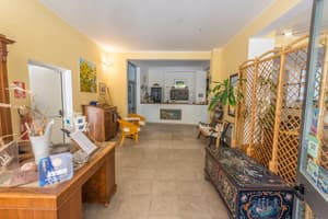 thumbnail: Interior entrance