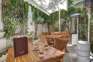thumbnail: Outdoor dining