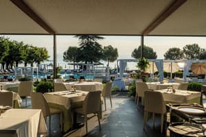 thumbnail: Restaurant
