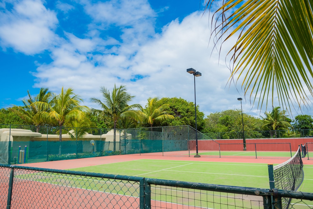 Tennis court