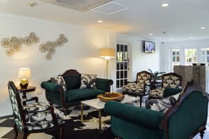 thumbnail: Lobby sitting area