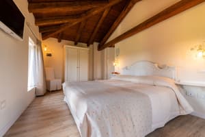 thumbnail: Interior
