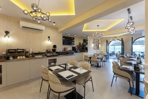 thumbnail: Restaurant