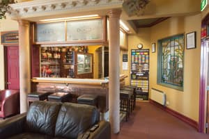 thumbnail: Bar (on property)