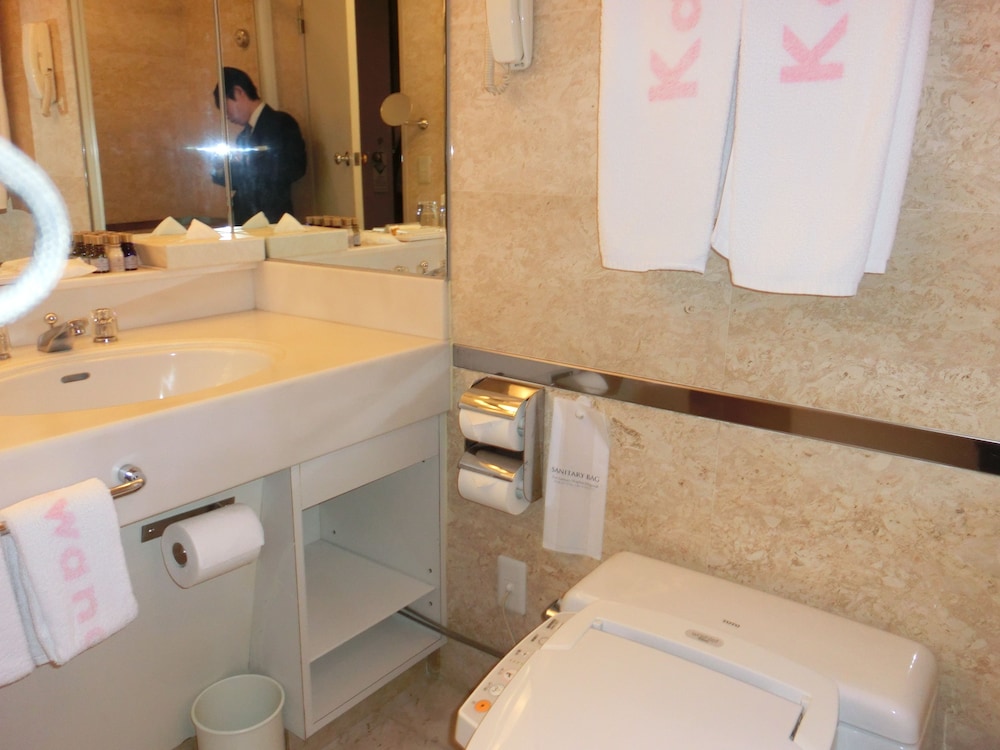 Bathroom amenities