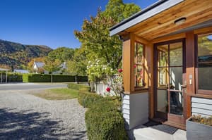 thumbnail: Front of property