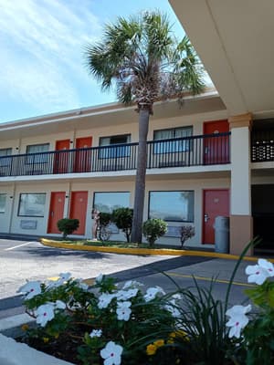 thumbnail: Exterior