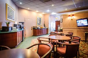 thumbnail: Breakfast area