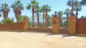 thumbnail: Front of property