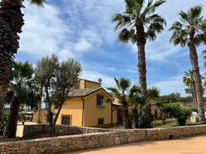 thumbnail: Front of property