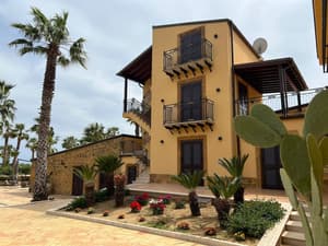thumbnail: Front of property