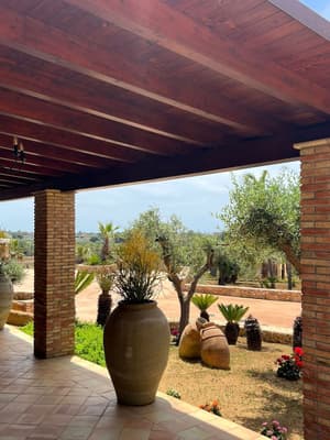 thumbnail: Exterior