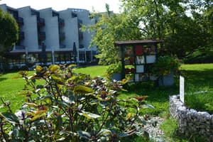 thumbnail: Courtyard view