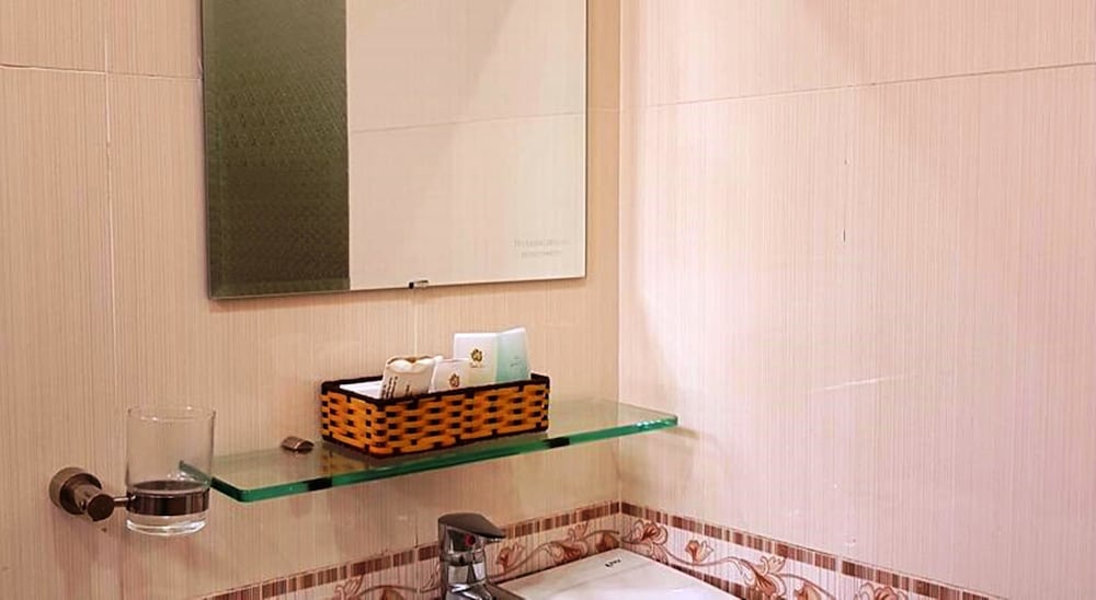 Bathroom amenities