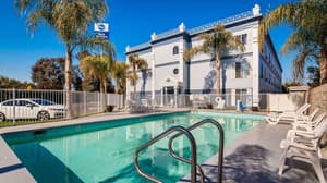 thumbnail: Outdoor pool