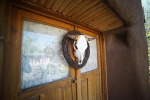 thumbnail: Exterior detail