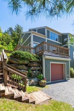 thumbnail: Exterior