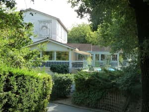 thumbnail: Front of property
