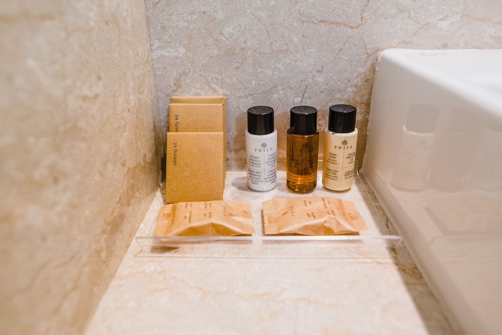 Bathroom amenities