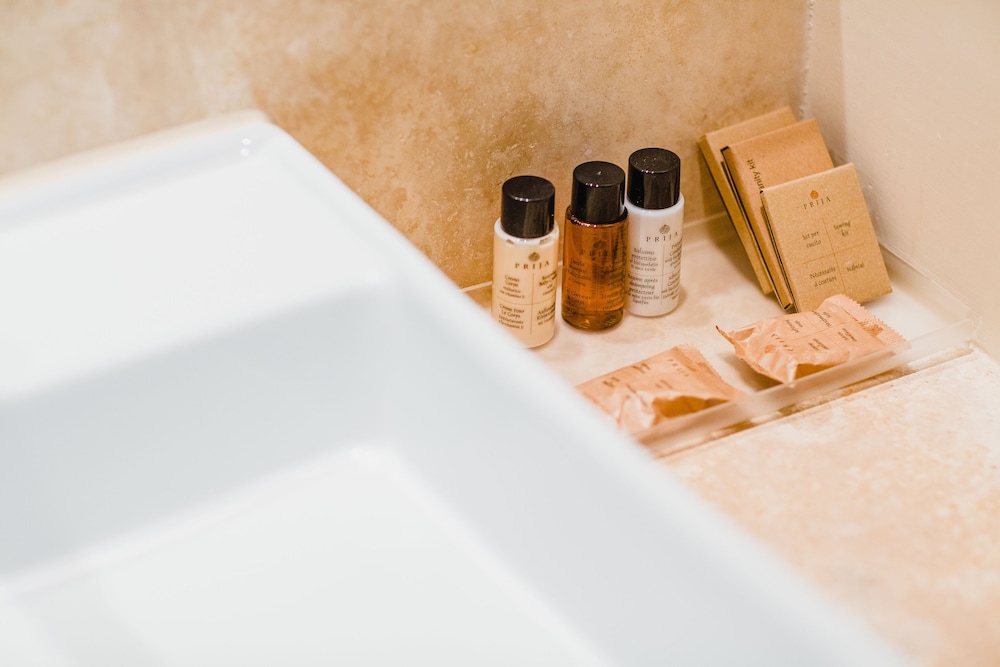 Bathroom amenities