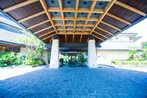 thumbnail: Interior entrance