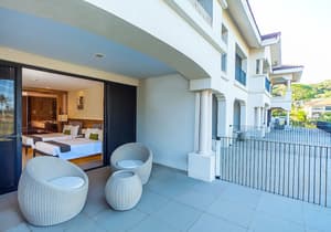 thumbnail: Balcony view