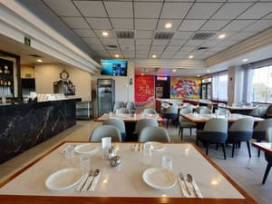thumbnail: Restaurant