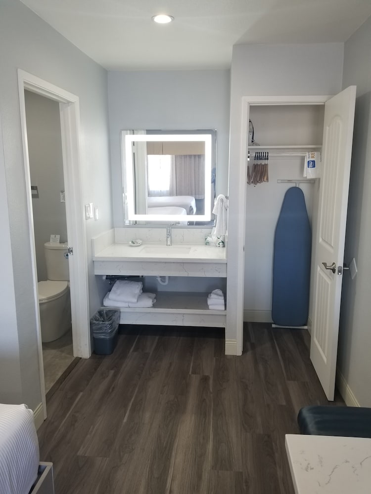 Iron/ironing board