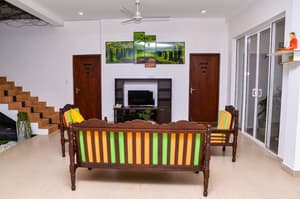 thumbnail: Lobby sitting area