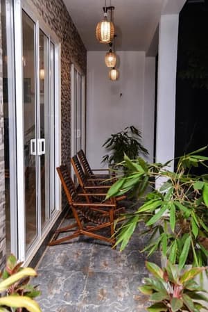 thumbnail: Lobby sitting area