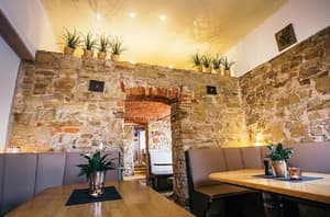 thumbnail: Bar (on property)